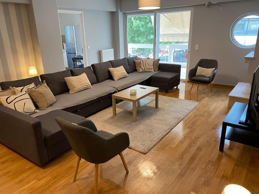 Classy 3br With 2 Bathrooms In Marousi Athens