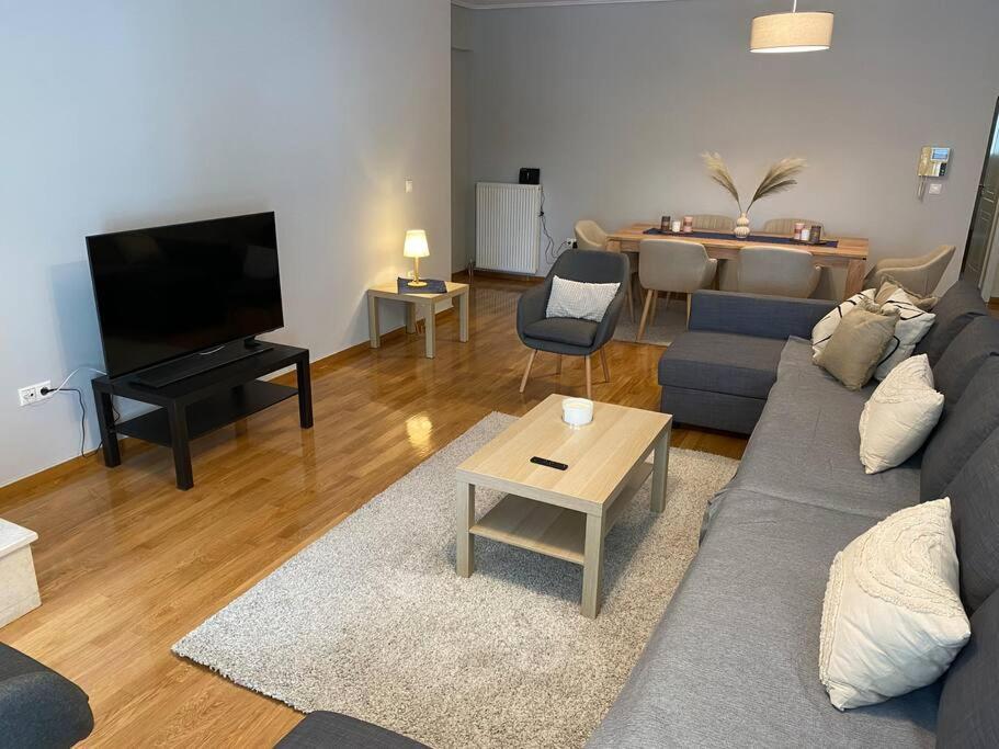 Classy 3br With 2 Bathrooms In Marousi